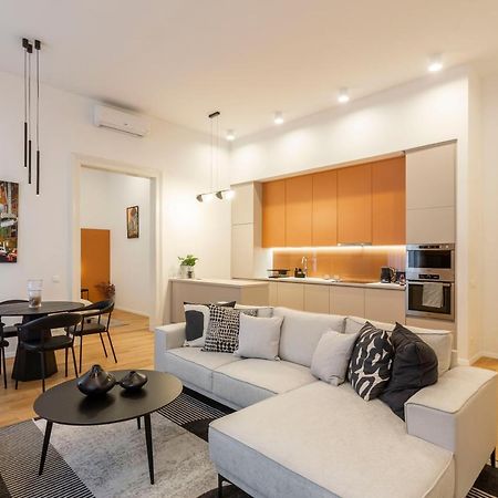 Luxurious Minimalist Residence With Sauna By Prestige Homes Будапеща Екстериор снимка