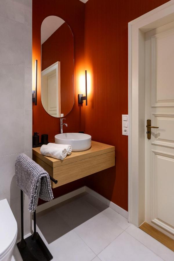 Luxurious Minimalist Residence With Sauna By Prestige Homes Будапеща Екстериор снимка