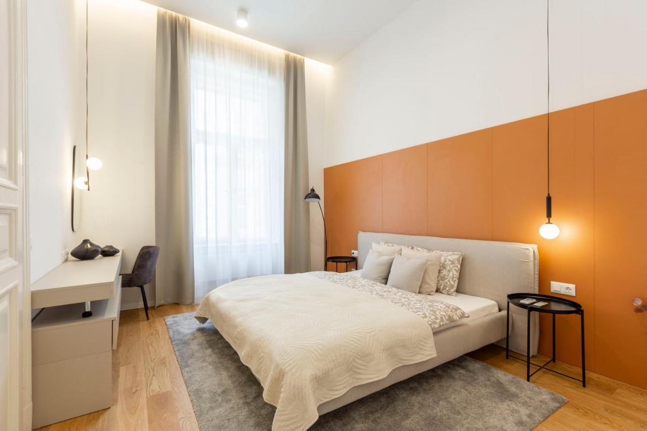 Luxurious Minimalist Residence With Sauna By Prestige Homes Будапеща Екстериор снимка